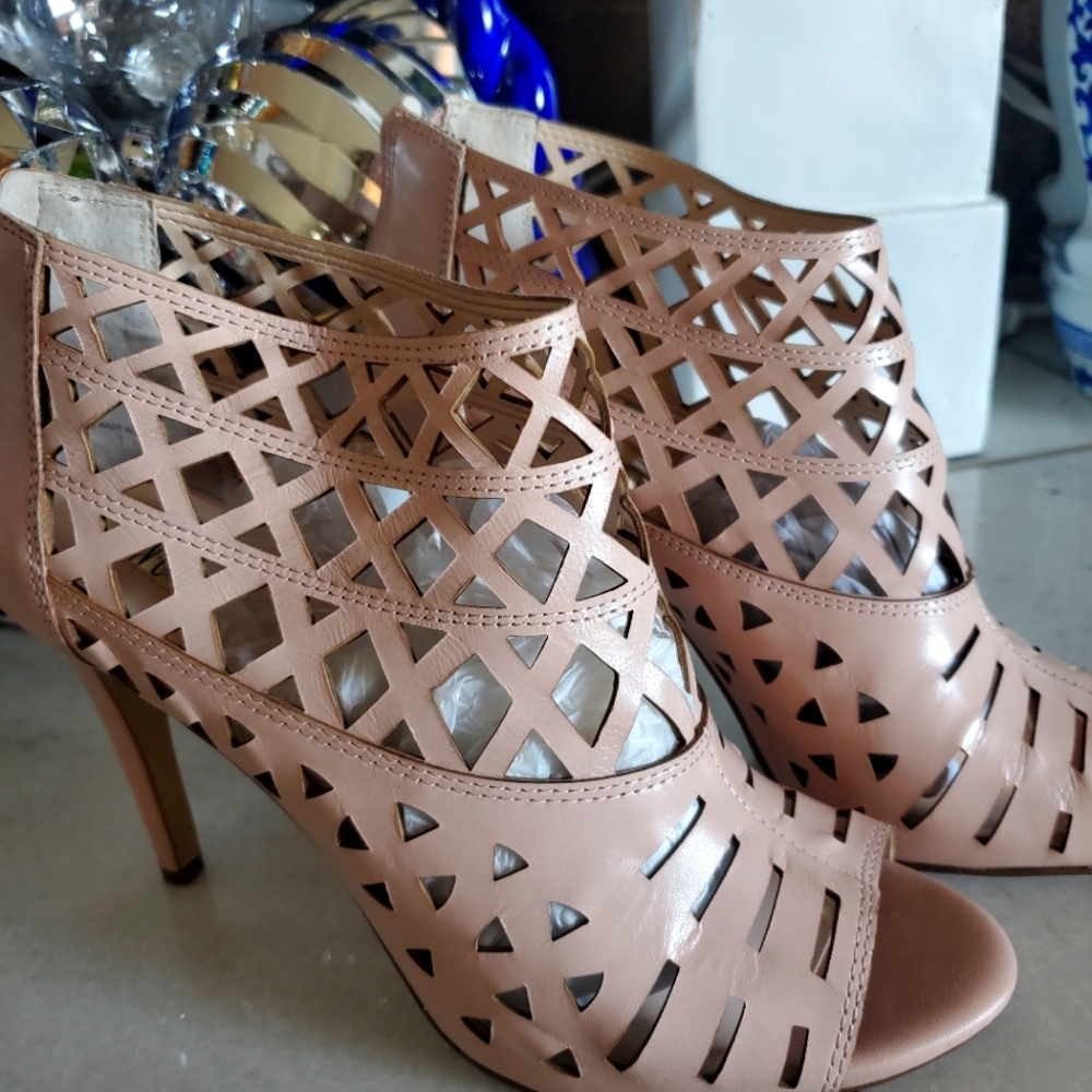 Blush- 3 1/2 to 4 inch heels worn once